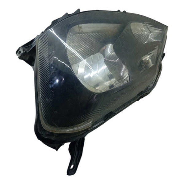 Farol Lado Esquerdo Toyota Etios 2018 Detalhe